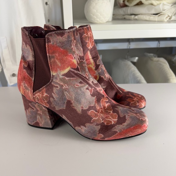 Indigo Rd. Shoes - Indigo Rd. Women’s sz. 8 fabric watercolor synthetic suede ankle boots #S233